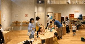 館内・親子で遊ぶ様子